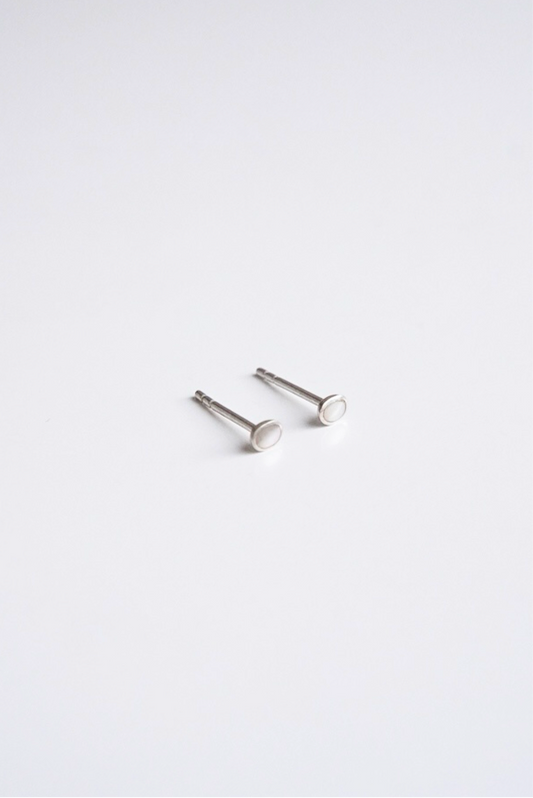 Deadstock, shell filled oval pierced earrings