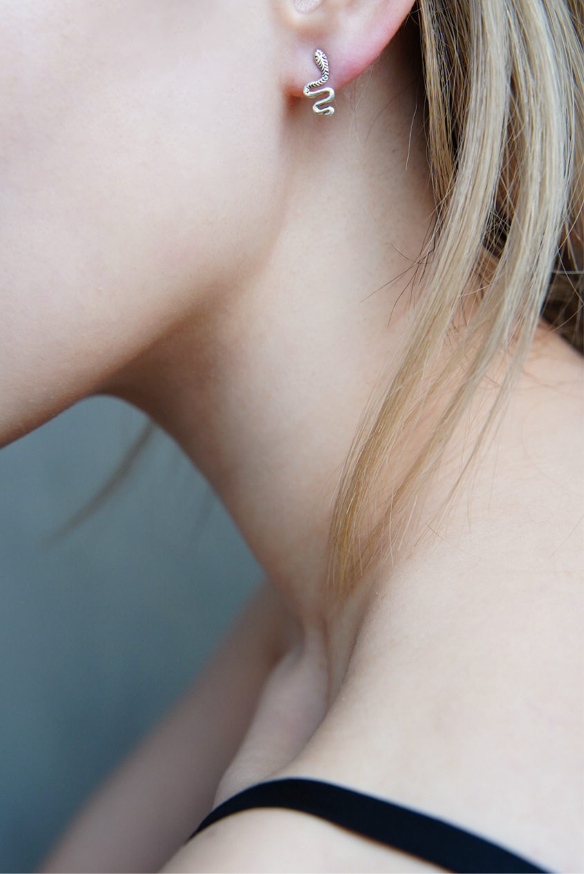 Deadstock, petit silver pierced earrings "snake"