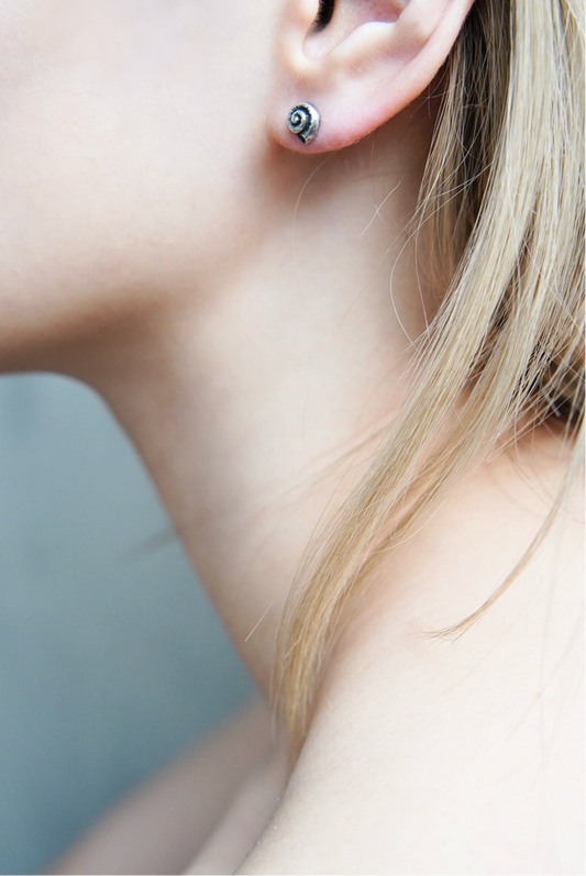 Deadstock, petit silver pierced earrings "shell"
