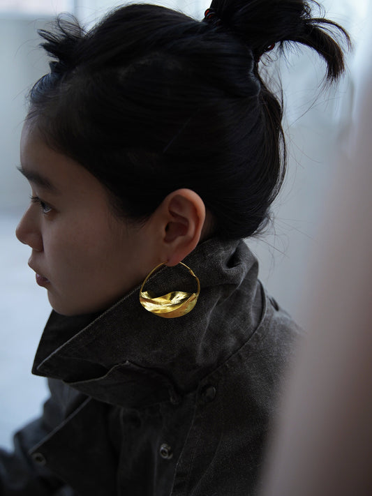 Ethnic minority, twisted foop pierce