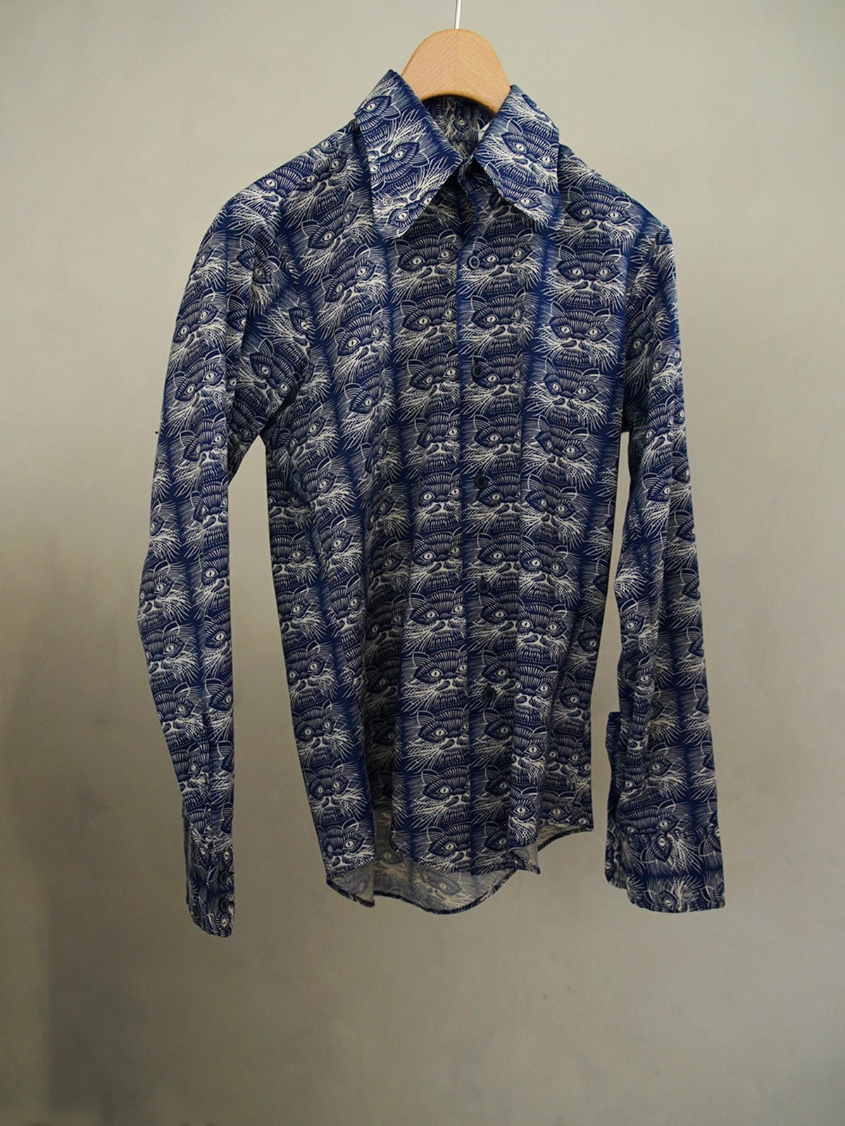 1970s Vintage, rabbit collar printed shirt