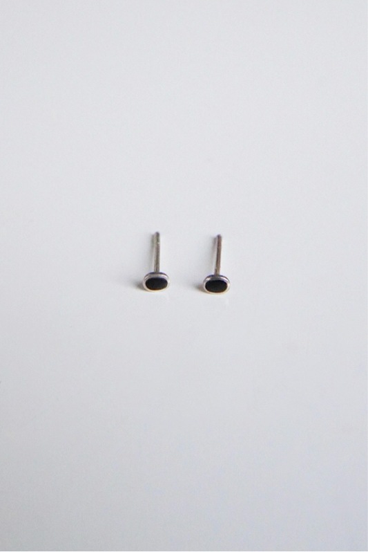 Deadstock, stone pierced earrings in black