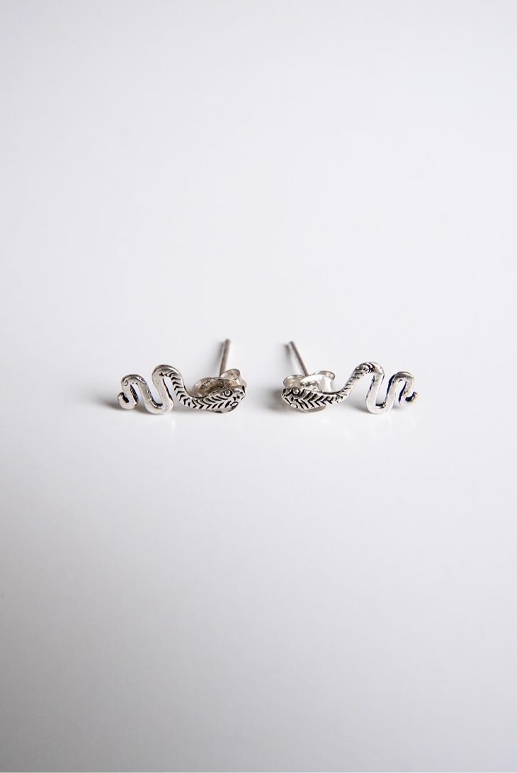 Deadstock, petit silver pierced earrings "snake"